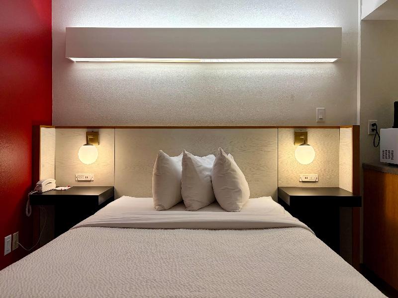 SUITE TWO QUEEN BEDS NON SMOKING — photo 16