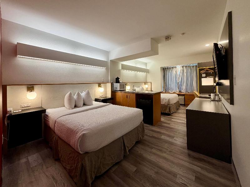 SUITE TWO QUEEN BEDS NON SMOKING — photo 17