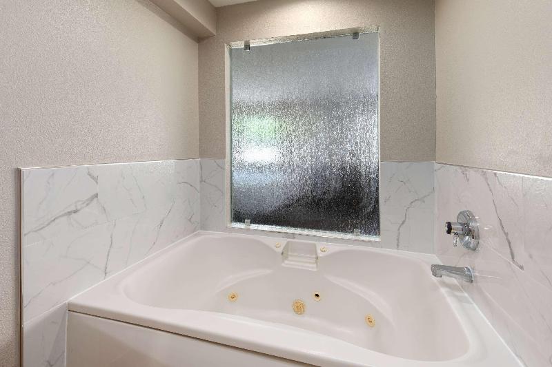 Days Inn by Wyndham Glasgow image