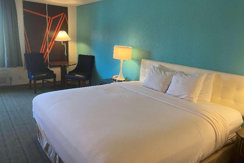 Howard Johnson by Wyndham Manteno image