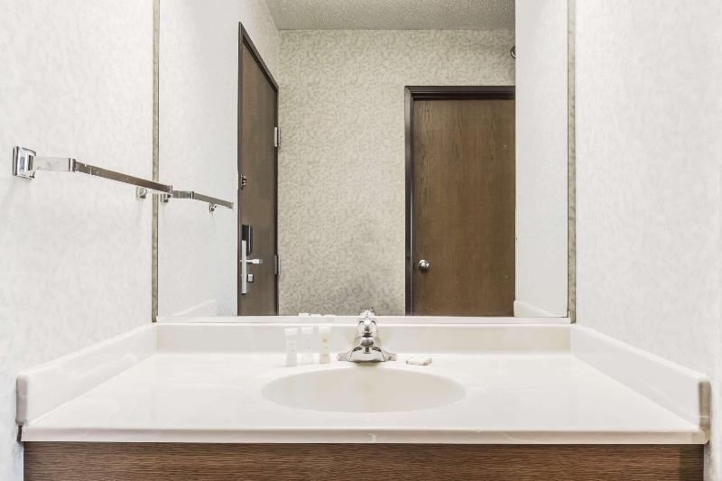 Howard Johnson by Wyndham Manteno image