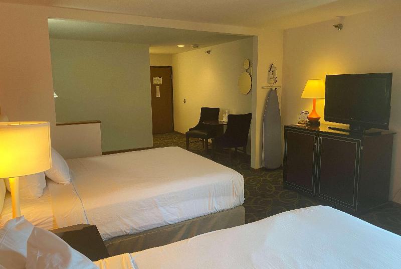 Howard Johnson by Wyndham Manteno image