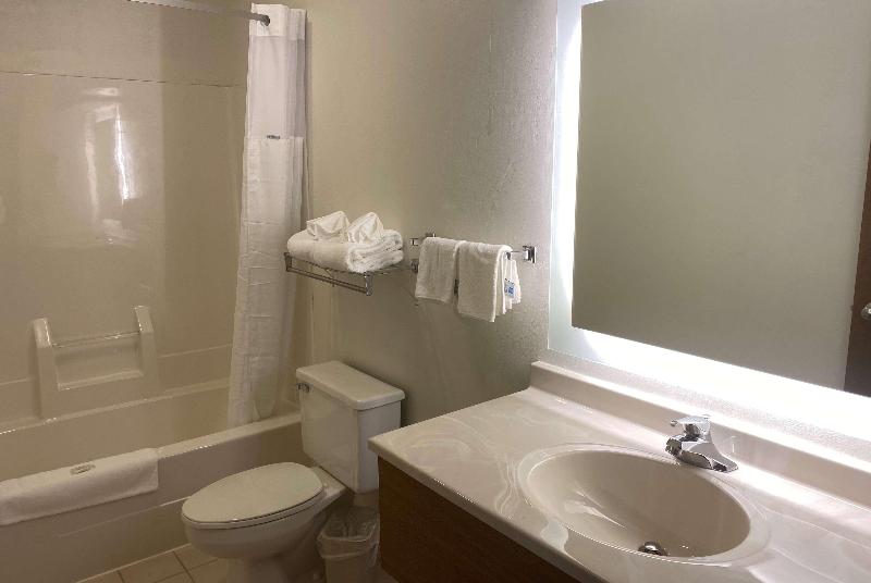 Howard Johnson by Wyndham Manteno image