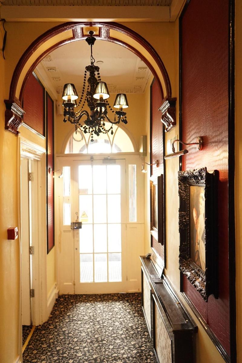 Lobby & Reception