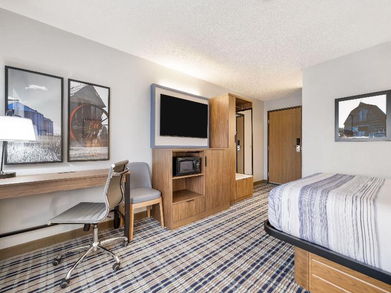 AmericInn by Wyndham Bismarck image