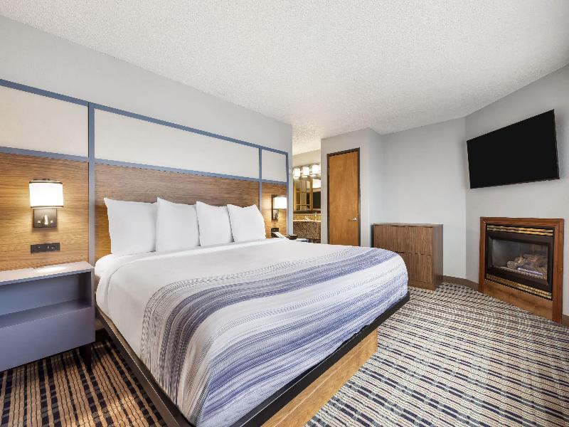 AmericInn by Wyndham Bismarck image