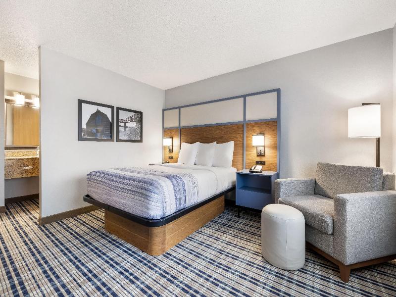 AmericInn by Wyndham Bismarck image