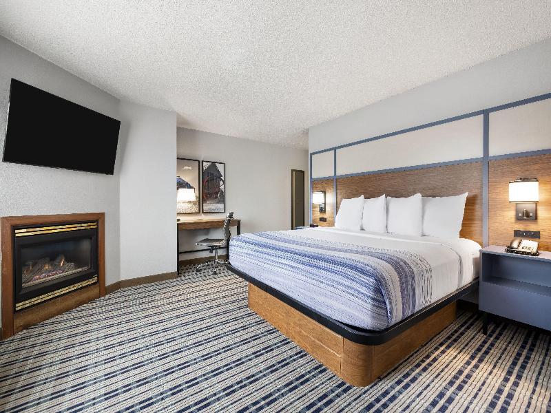 AmericInn by Wyndham Bismarck image