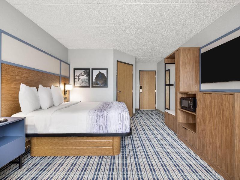 AmericInn by Wyndham Bismarck image