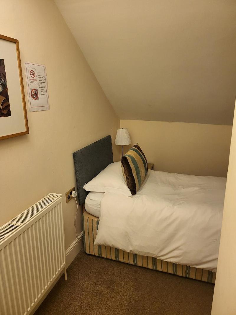 Rossdene House image