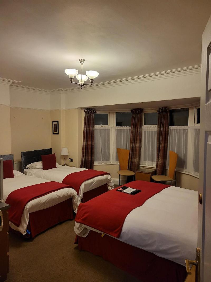 Rossdene House image