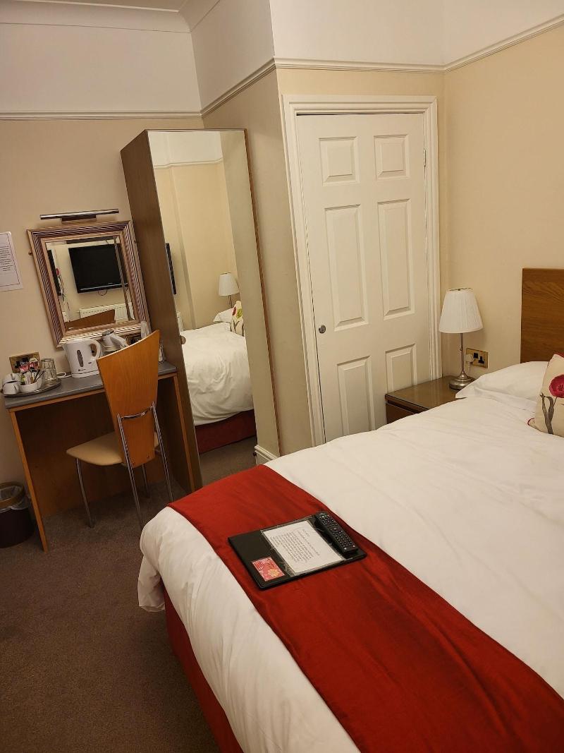 Rossdene House image