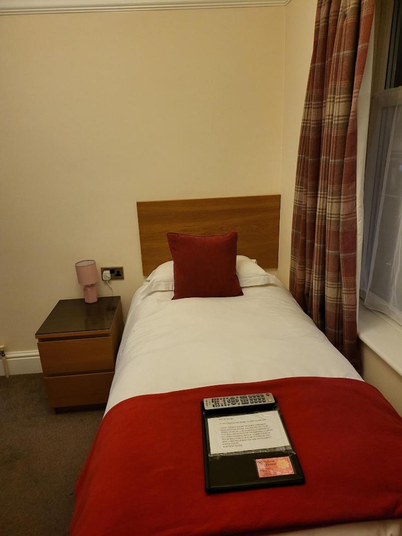 Rossdene House image