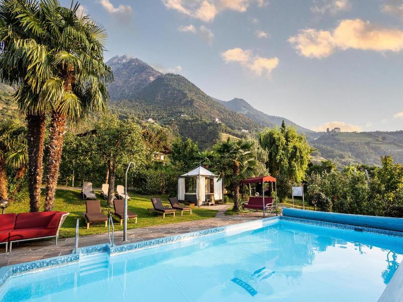 Ruster Resort image