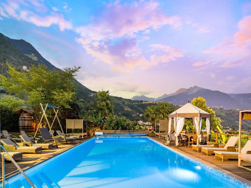 Ruster Resort image