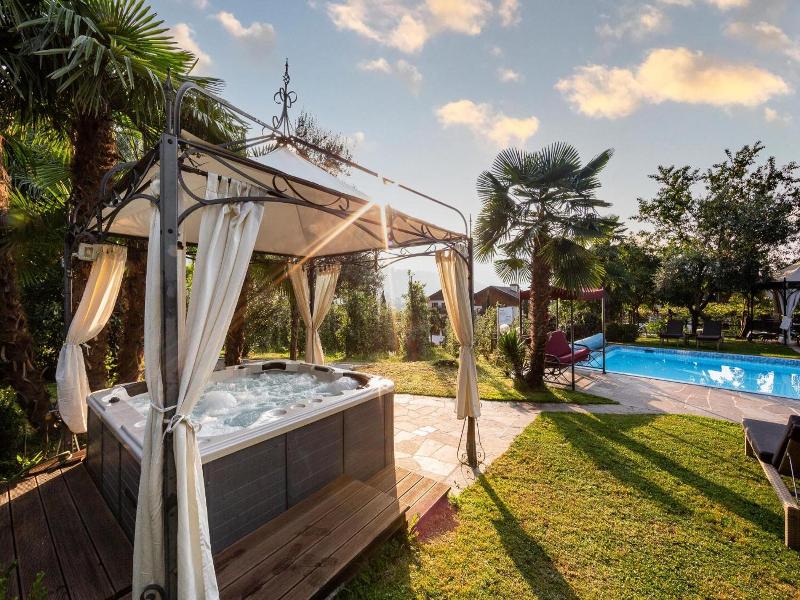 Ruster Resort image