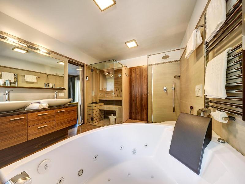 Ruster Resort image