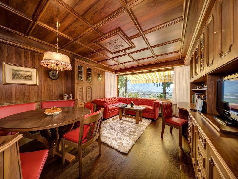 Ruster Resort image