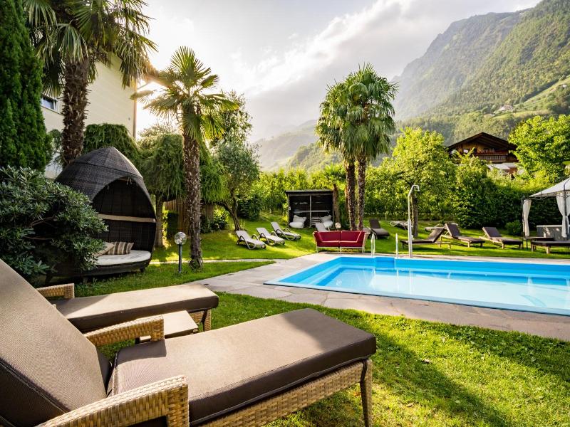 Ruster Resort image