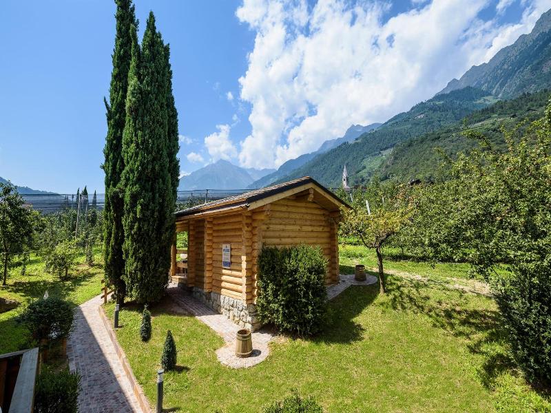 Ruster Resort image