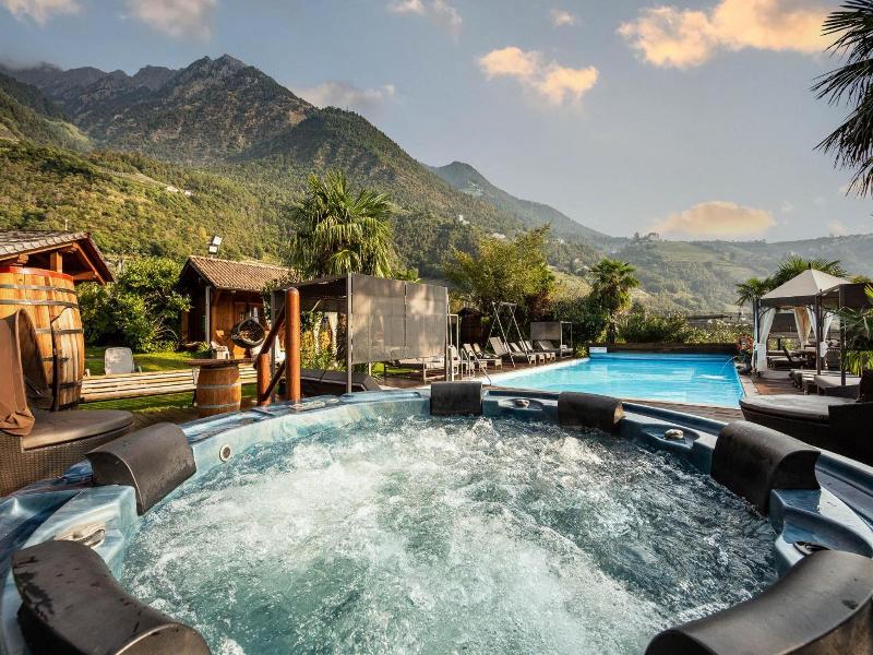 Ruster Resort image