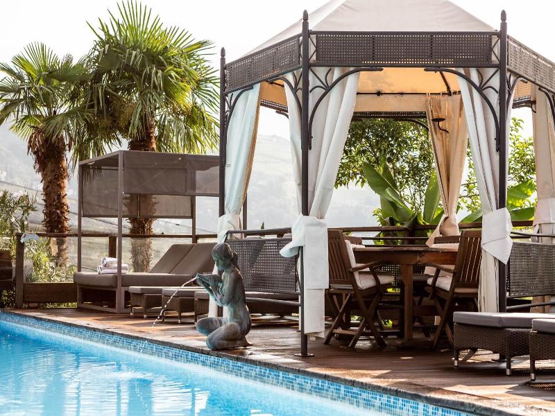 Ruster Resort image