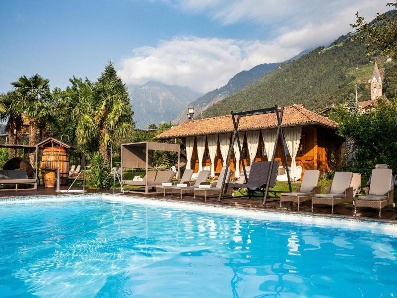 Ruster Resort image