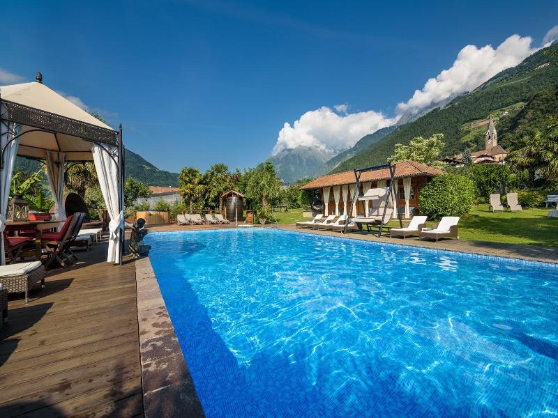 Ruster Resort image