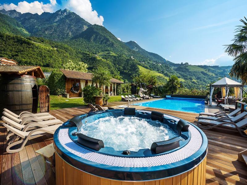Ruster Resort image