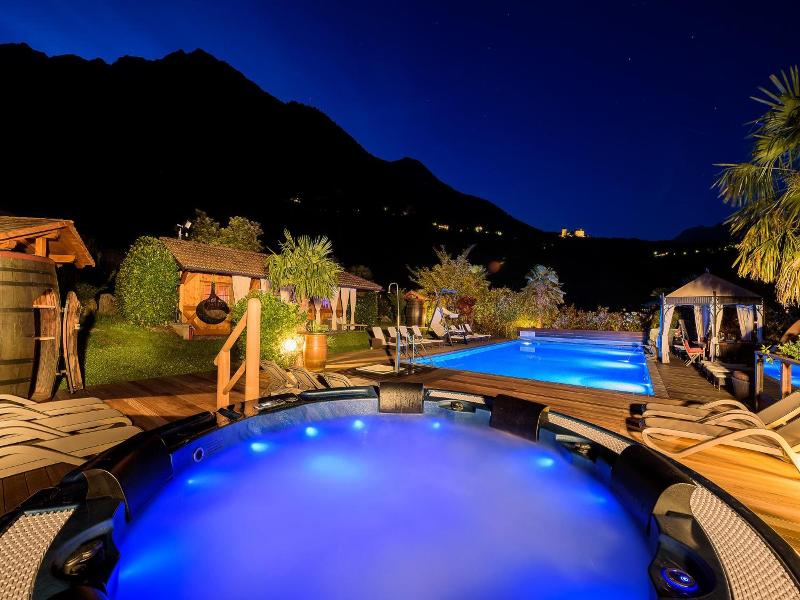 Ruster Resort image