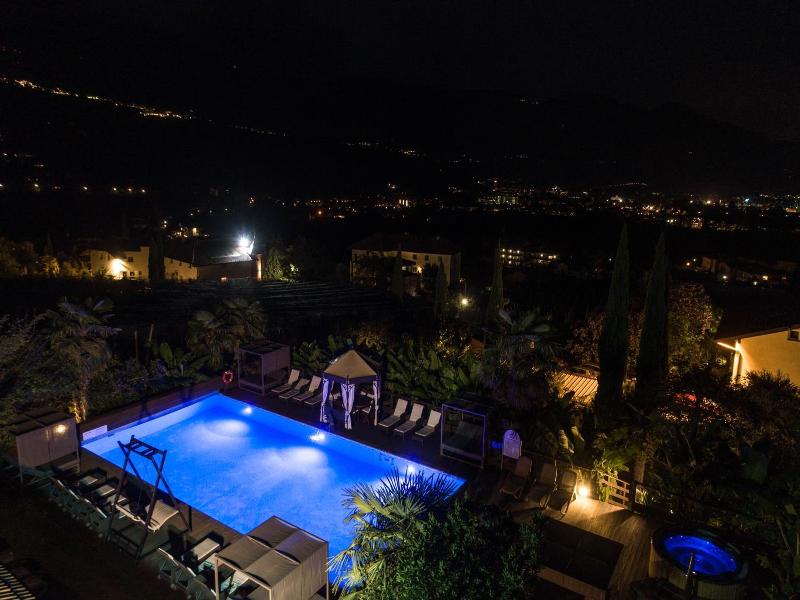 Ruster Resort image