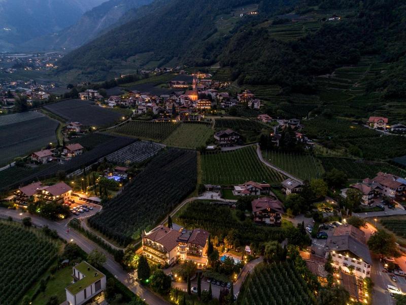 Ruster Resort image