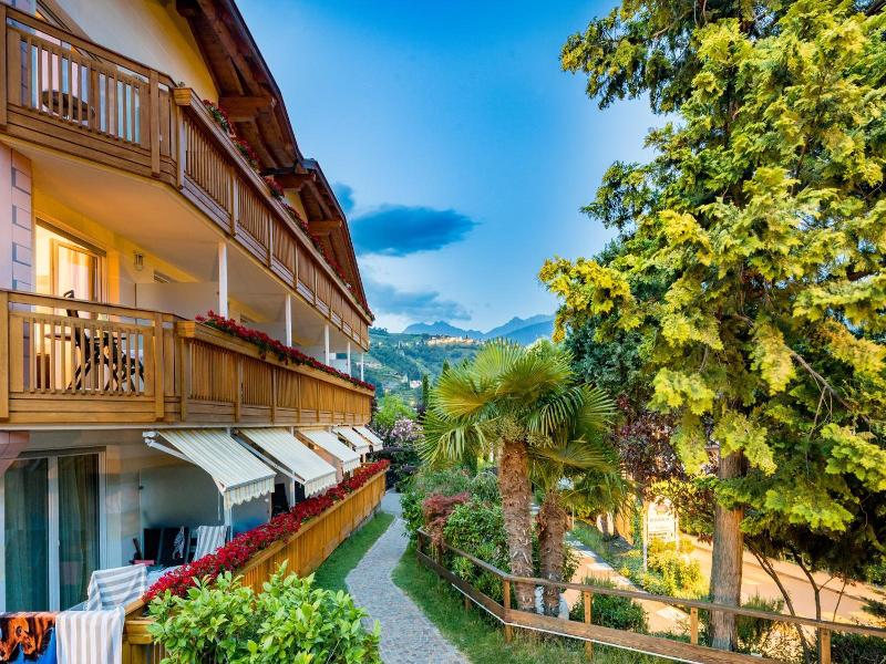 Ruster Resort image