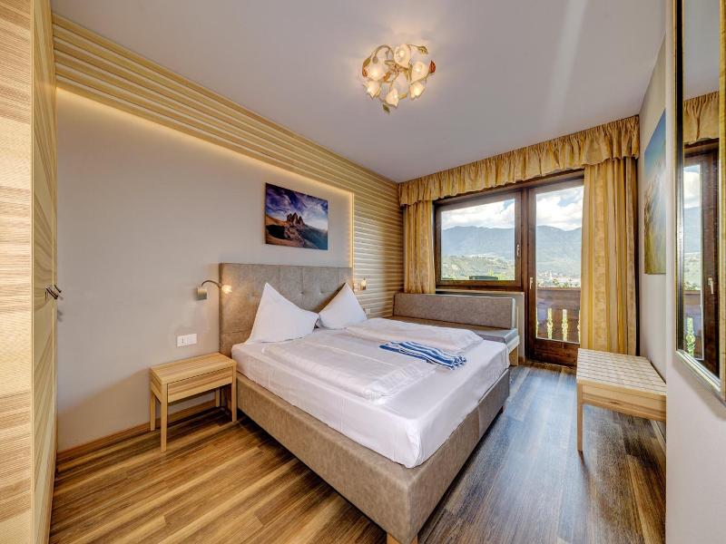 Ruster Resort image