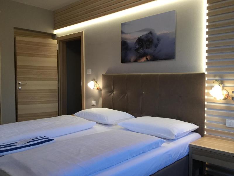 Ruster Resort image