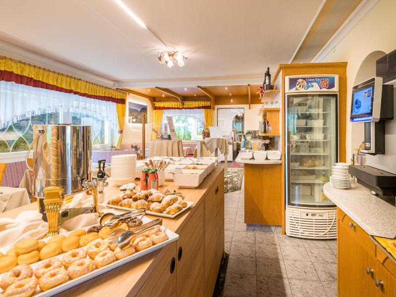 Ruster Resort image
