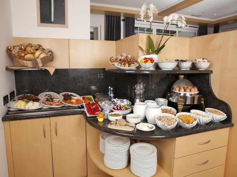Ruster Resort image