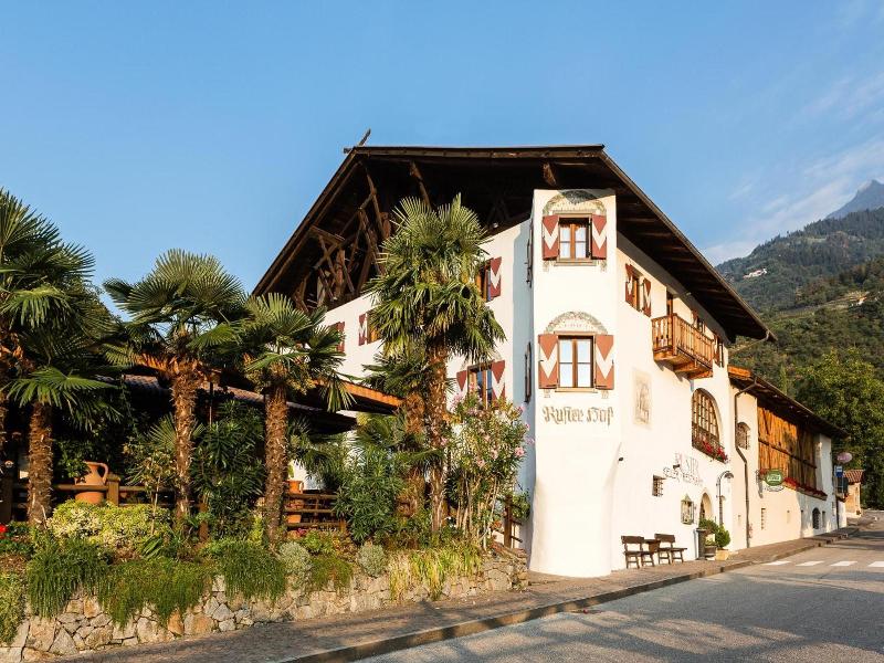 Ruster Resort image