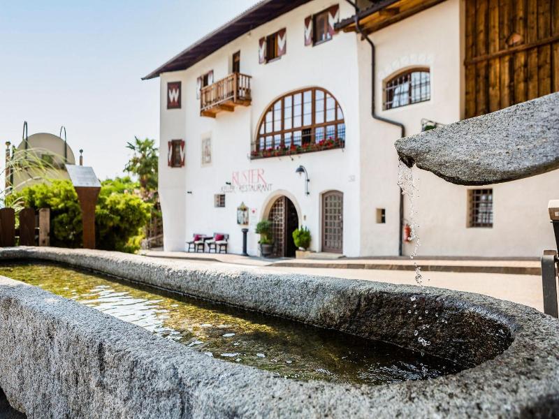 Ruster Resort image