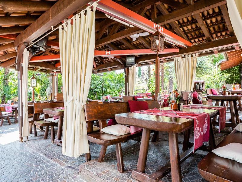 Ruster Resort image