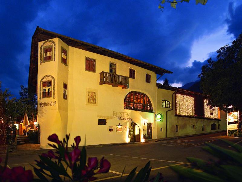Ruster Resort image