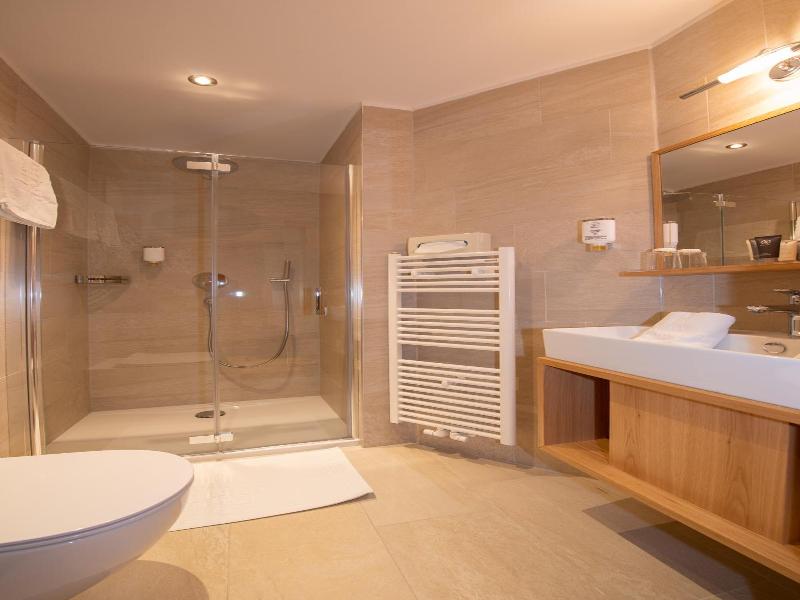 Ruster Resort image