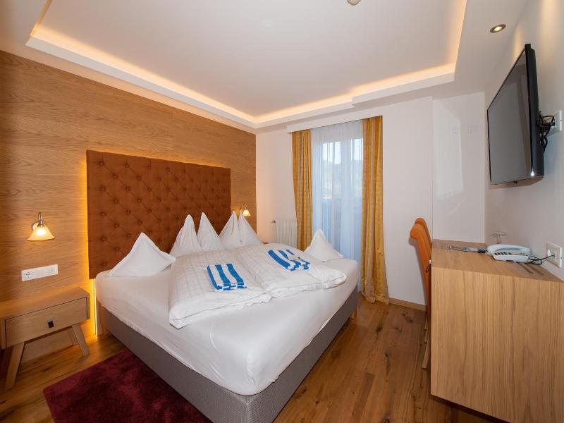 Ruster Resort image