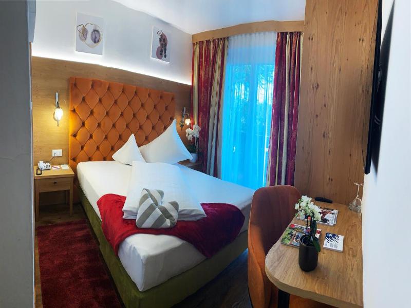 Ruster Resort image