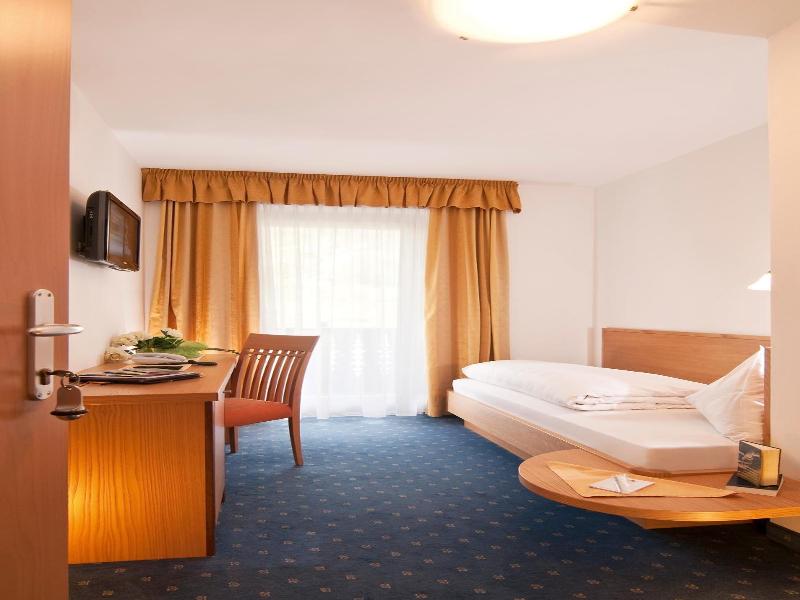 Ruster Resort image