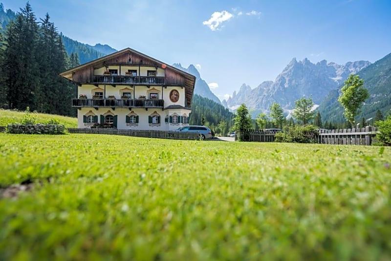 Hotels Dolomitenhof & Chalet Alte Post image