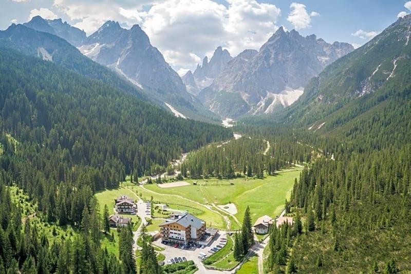 Hotels Dolomitenhof & Chalet Alte Post image