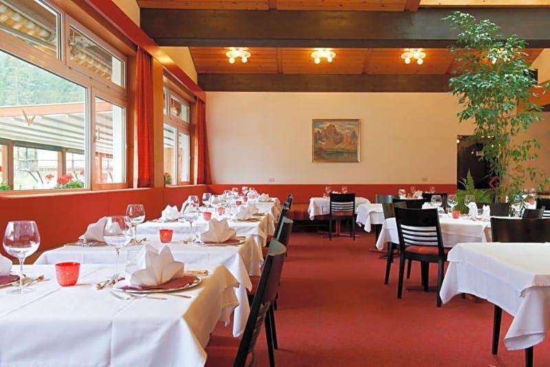 Hotels Dolomitenhof & Chalet Alte Post image