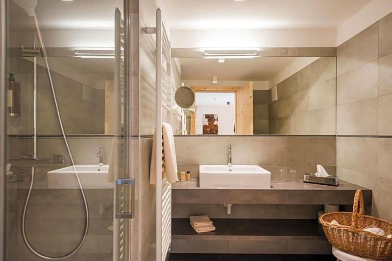 Hotels Dolomitenhof & Chalet Alte Post image