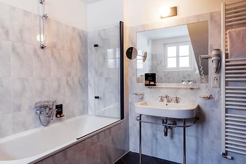 Hotels Dolomitenhof & Chalet Alte Post image
